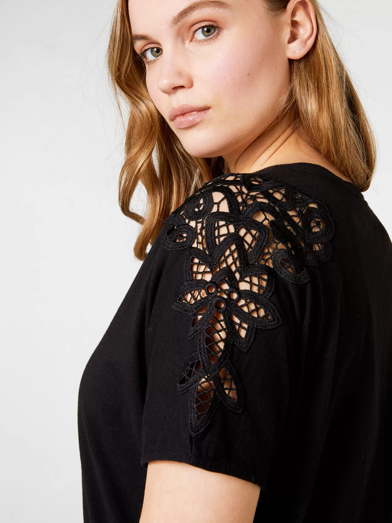Cheap Elena Mirò T-Shirt Avec Broderie Effet Dentelle Sur Les Manches Noir